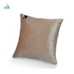 goi-trang-tri-sofa-vai-nhung-vang-dong