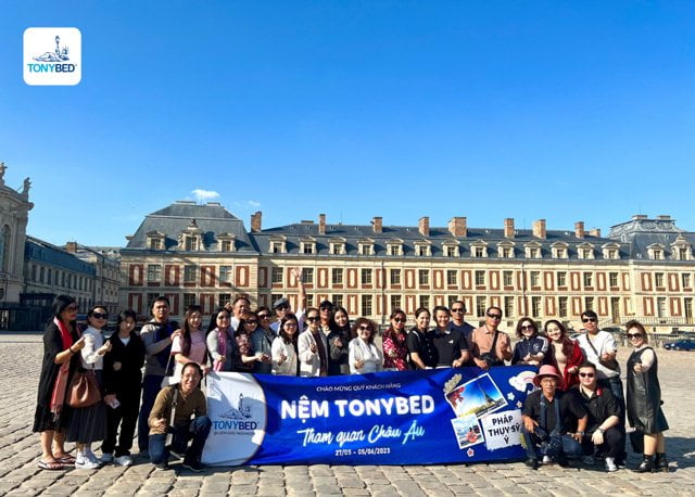 Gắn kết chung, yêu thương tận cùng 1 tonybed-cung-cac-dai-ly-tham-quan-chau-au