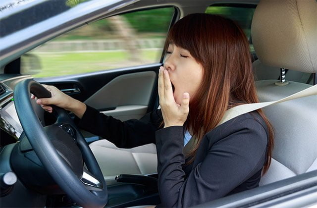 Khi mắc nợ giấc ngủ bạn không nên lái xe