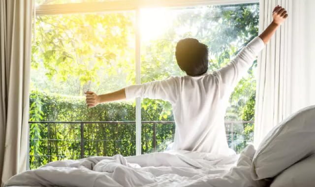 Tắm nắng vào buổi sáng rất tốt cho cơ thể