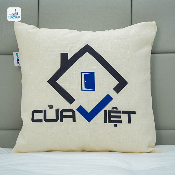 Gối trang trí in theo yêu cầu 5 goi-vuong-brand-1