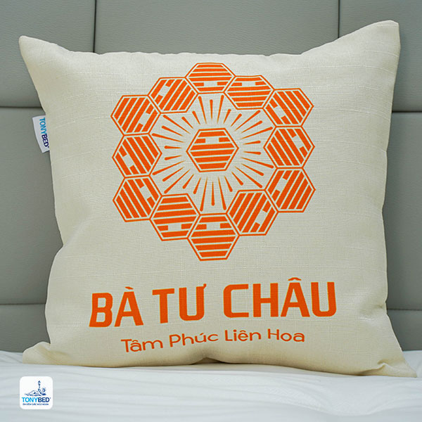 Gối trang trí in theo yêu cầu 3 goi-vuong-brand-3