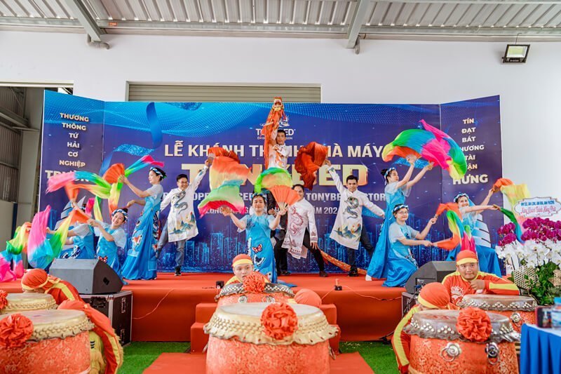 Lễ khánh thành nhà máy Tonybed mới với diện tích 12.000m2 tại Long An 2 Tiết mục mua mở màn tại buổi lễ khánh thành nhà máy Tonybed tại Long An