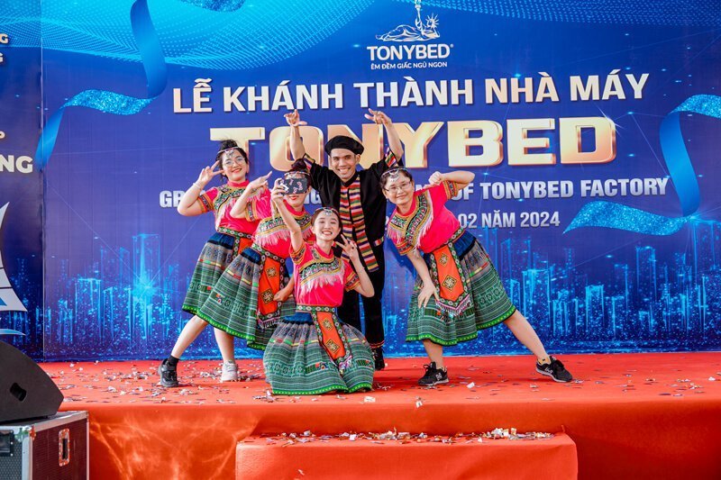 Lễ khánh thành nhà máy Tonybed mới với diện tích 12.000m2 tại Long An 4 tiet muc nhay hien dai phong marketing