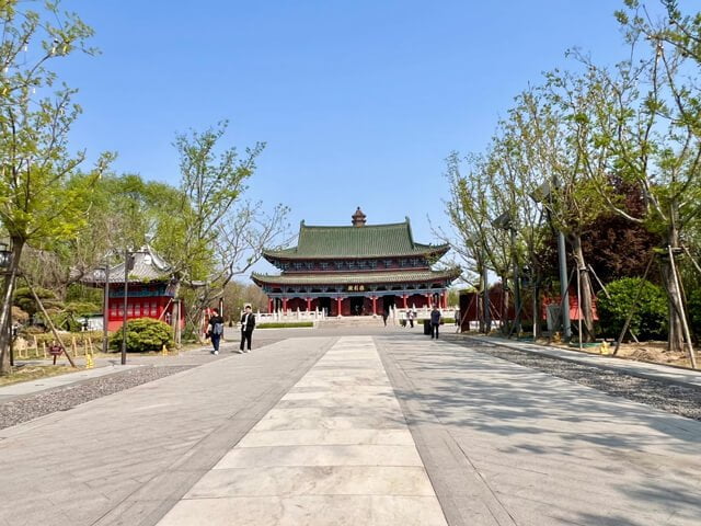 Tháp sắt ngàn năm tuổi thử thách cùng thời gian