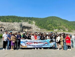 kham-pha-hang-da-long-mon