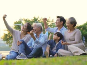 Luu lai nhung khoanh khac dep cung gia dinh- Anh Bia